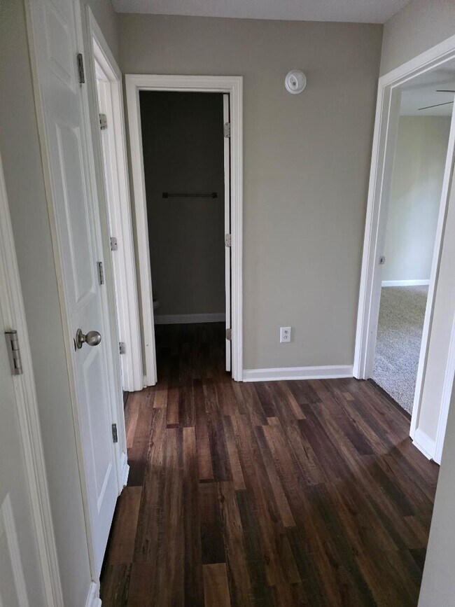 Building Photo - 620 Flower Dr