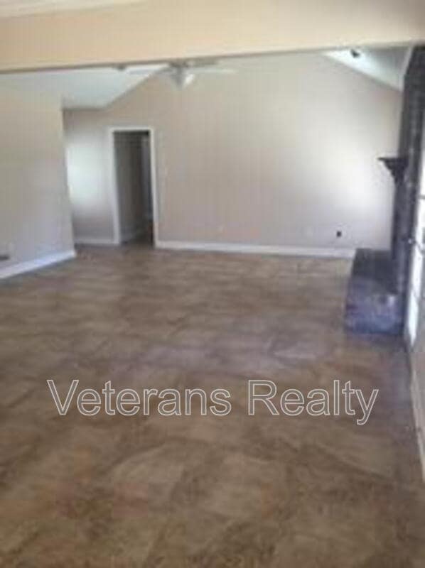 Building Photo - 2135 Baywood Dr