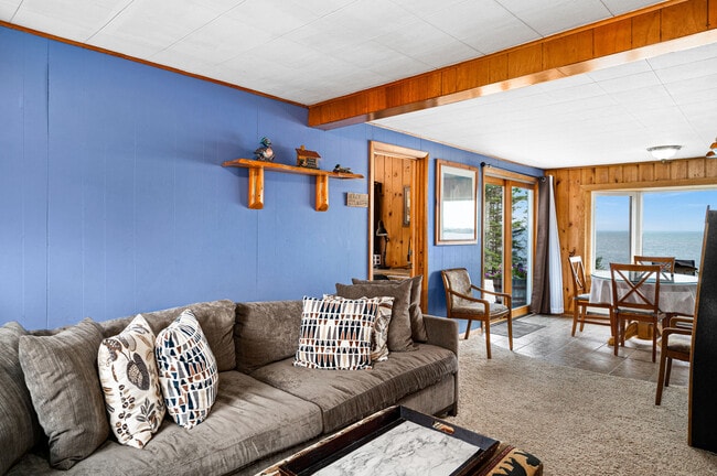 Building Photo - 278 Scenic Dr FURNISHED 4 BR On Lk