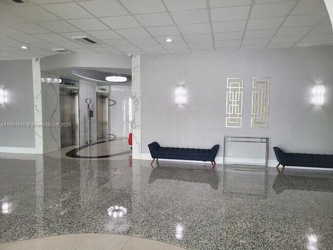 Building Photo - 3140 S Ocean Dr