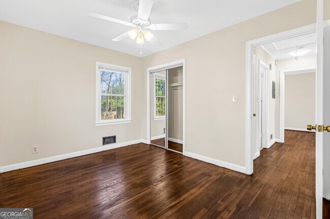 Building Photo - 1406 Columbia Dr