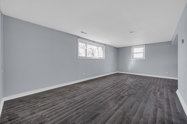 Building Photo - Spacious 4-Bedroom Split-Level in University Park