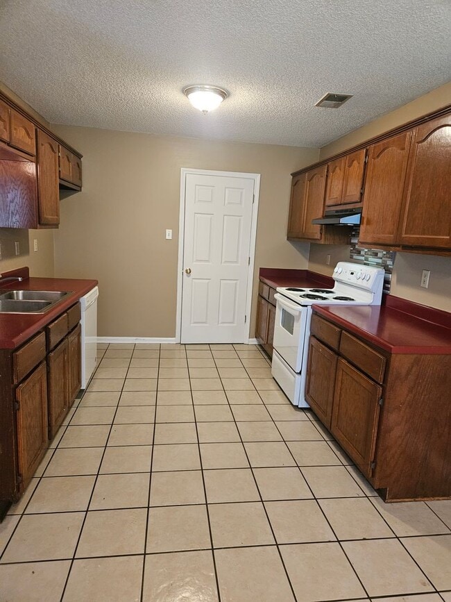 Building Photo - Under Repair