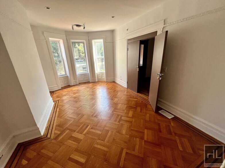 Building Photo - 4BR 2BA Historic Limestone Floor Through G...