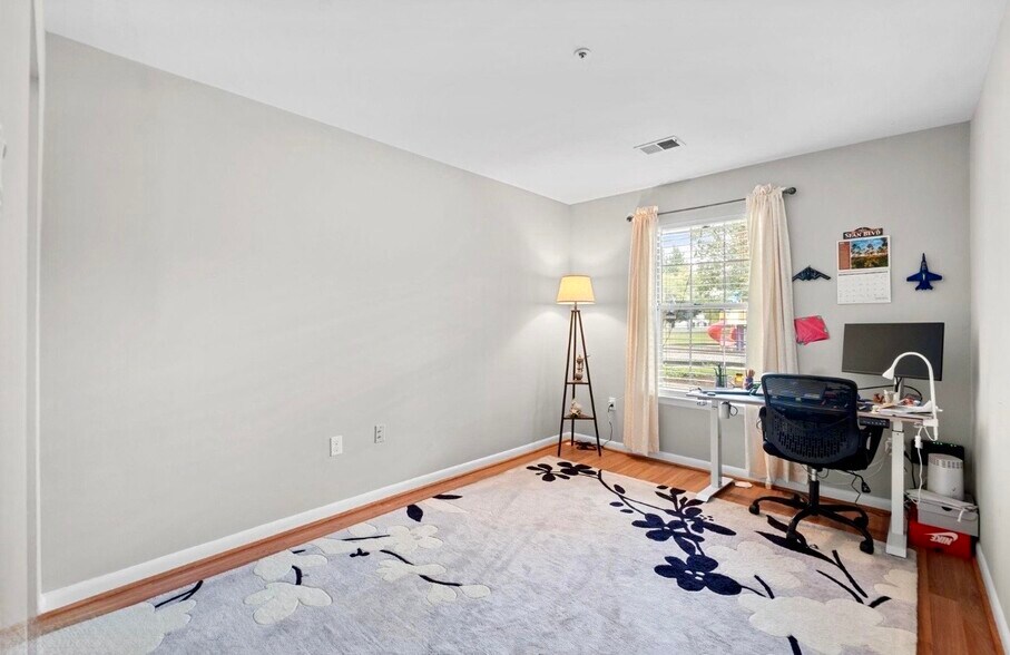 Second bedroom facing playground - 8707 Grasmere Ct