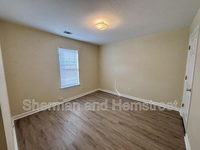 Building Photo - 2132 Oak Ridge Rd