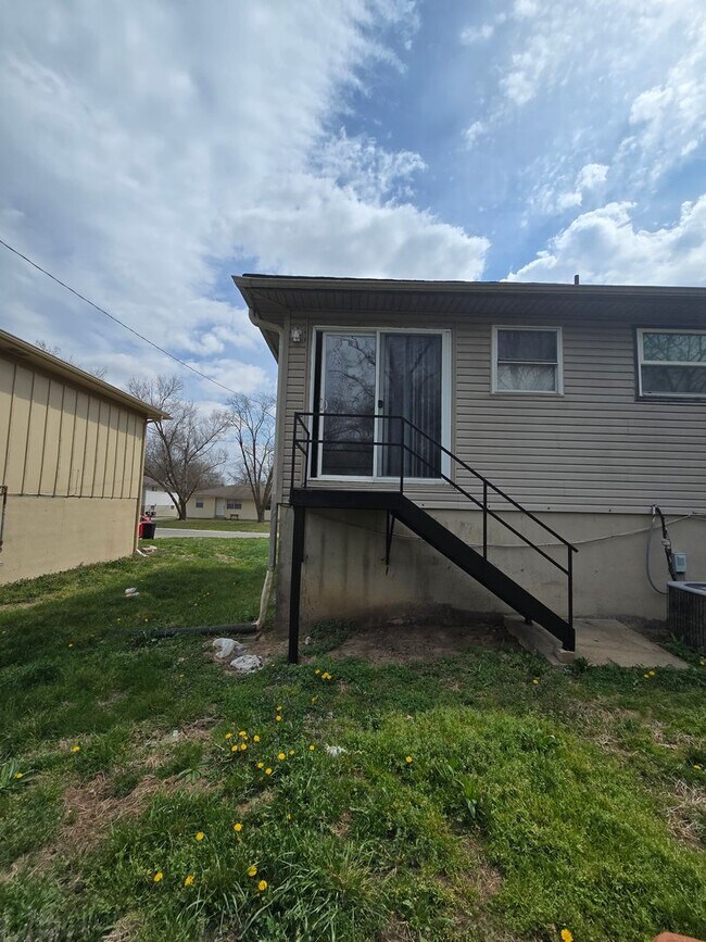 Building Photo - 1408 N 63rd Terrace