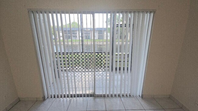 Building Photo - 8040 N Colony Cir