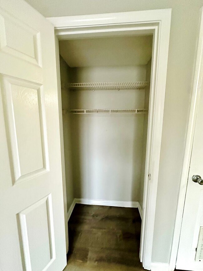 Building Photo - Affordable 3 bedroom in West Louisville-Section 8 Accepted