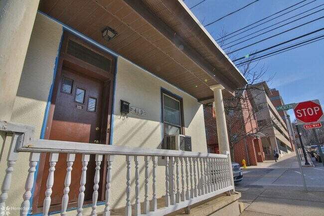 Building Photo - 419 Vine St