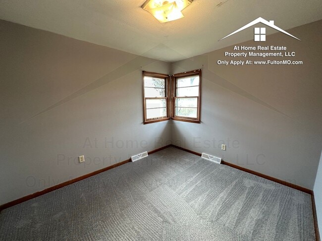 Building Photo - 911 Castlewood Ave