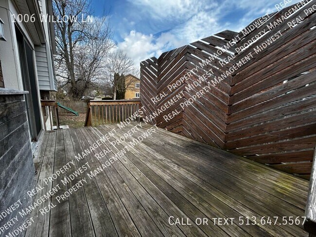 Building Photo - 1006 Willow Ln