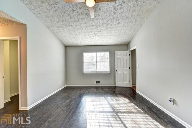 Building Photo - 1057 Mansfield Ct