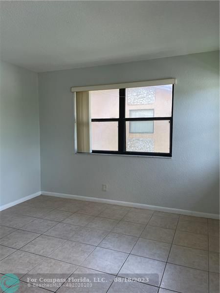 Building Photo - 11620 NW 26th Ct