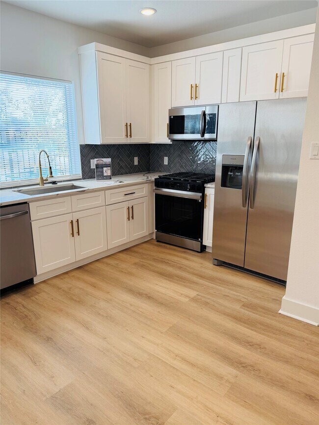 Building Photo - 2307 Gagne St