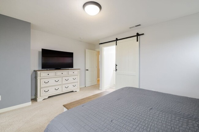 Building Photo - Charming Redmond Craftsman Retreat – Stylish 3-Bed, 3-Bath Home with Community Amenities