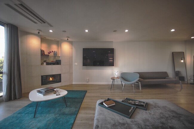 Building Photo - 8380 Waring Ave