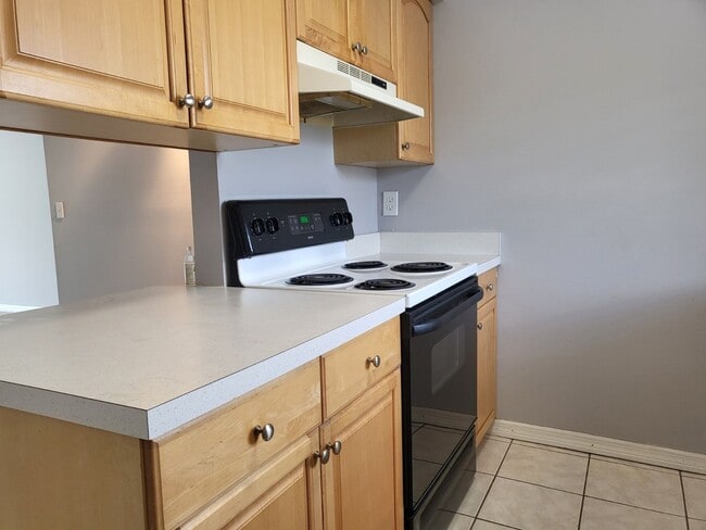 Building Photo - Fruitville & Tuttle area