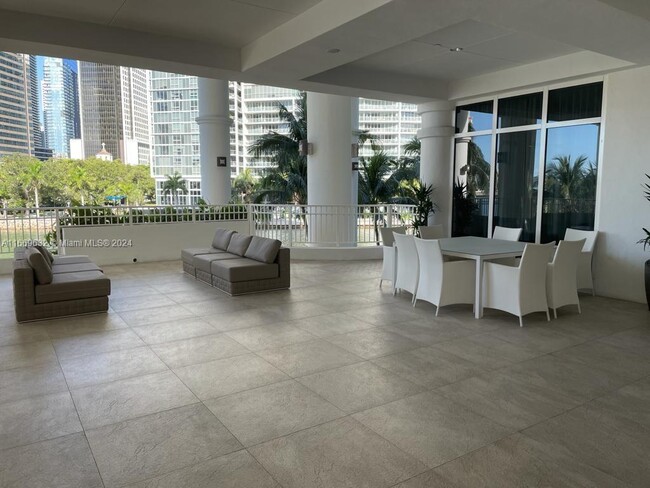 Building Photo - 801 Brickell Key Blvd