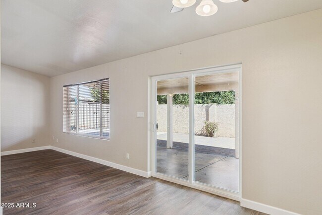 Building Photo - 4662 W Kings Ave