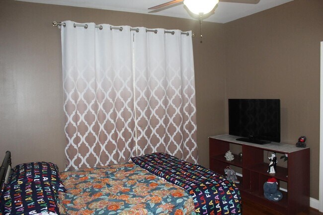 Building Photo - 4 Bedroom Single Family Home in Nashville