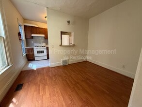 Building Photo - 932 S Park St