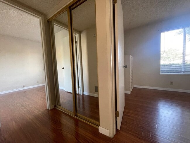 Building Photo - 8063 Park Villa Cir