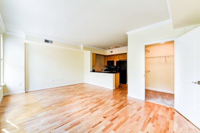 Building Photo - Logan Circle Studio Apartment for Rent Ava...