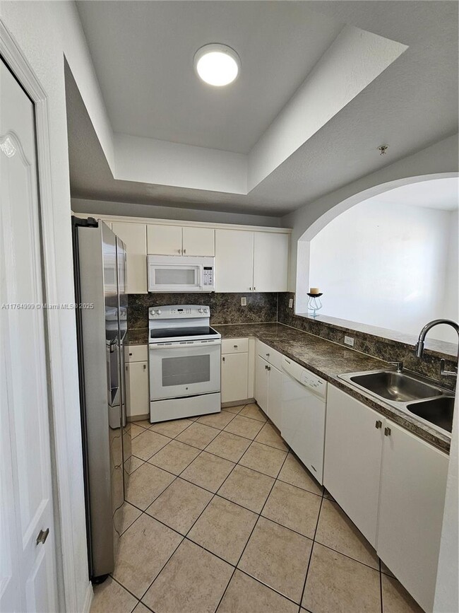 Building Photo - 8882 W Flagler St