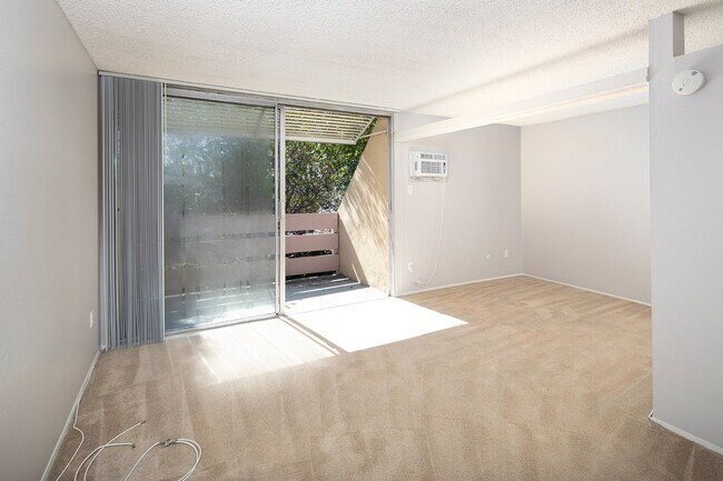 Building Photo - Charming Studio Coming Available in La Mes...