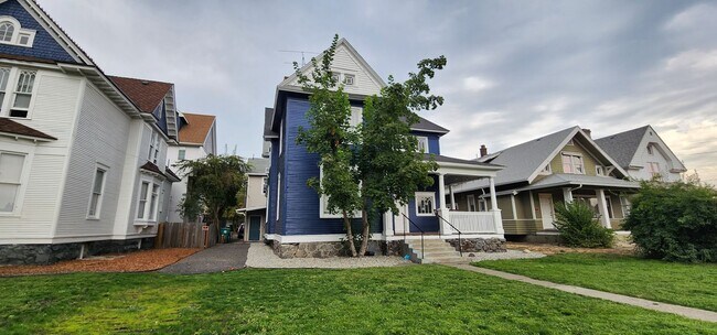 Building Photo - 807 E Mission Ave