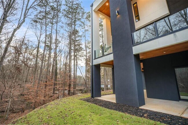 Building Photo - 1736 Cox Rd