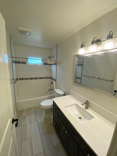 Building Photo - 791 Bowles Street