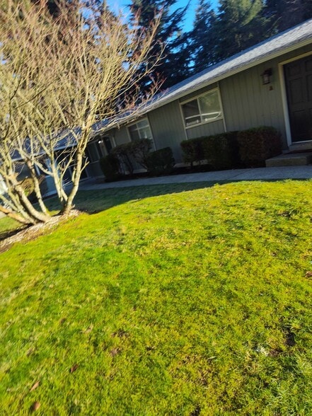 Building Photo - 811 43rd Ave SW