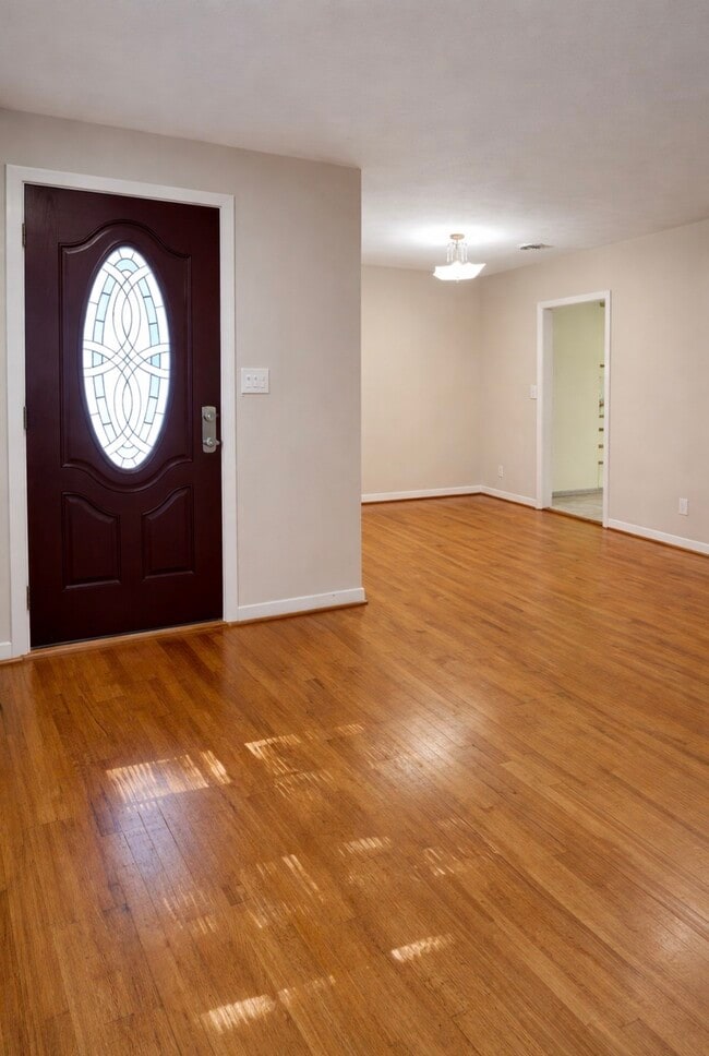 Building Photo - 6822 Neff St