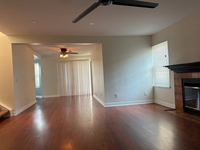 Building Photo - Stunning 5 Bedroom Rental Home with 2 Full...