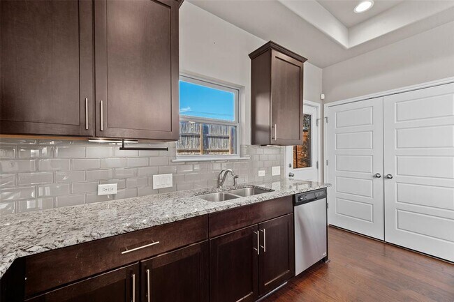 Building Photo - 7233 Menchaca Rd