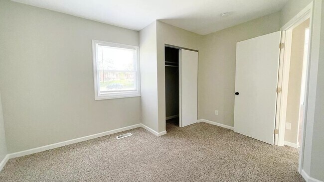 Master Bedroom - 4646 Beacon Hill Rd