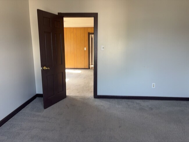 Building Photo - 3621 Sackett Ave