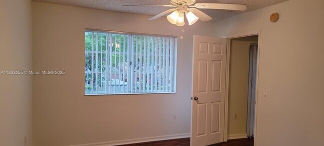 Building Photo - 2494 Centergate Dr