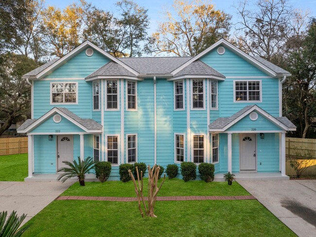 Building Photo - Beautifully Updated Townhouse in Niceville!
