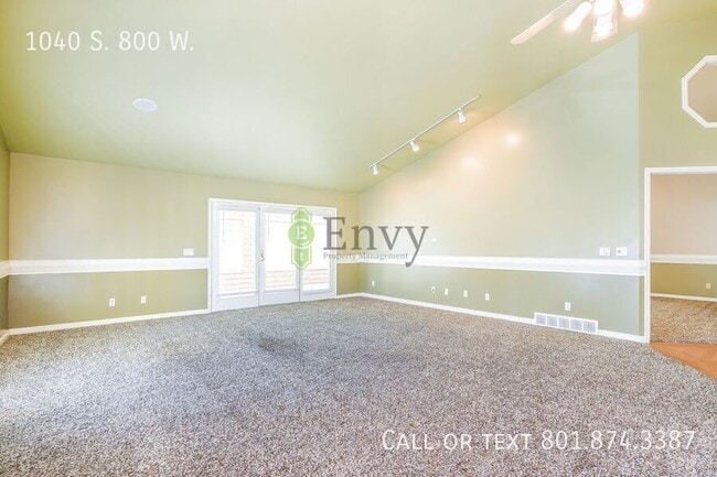 Building Photo - 1040 S 800 W