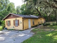 Building Photo - 1 BEDROOM 1 BATH SUITE