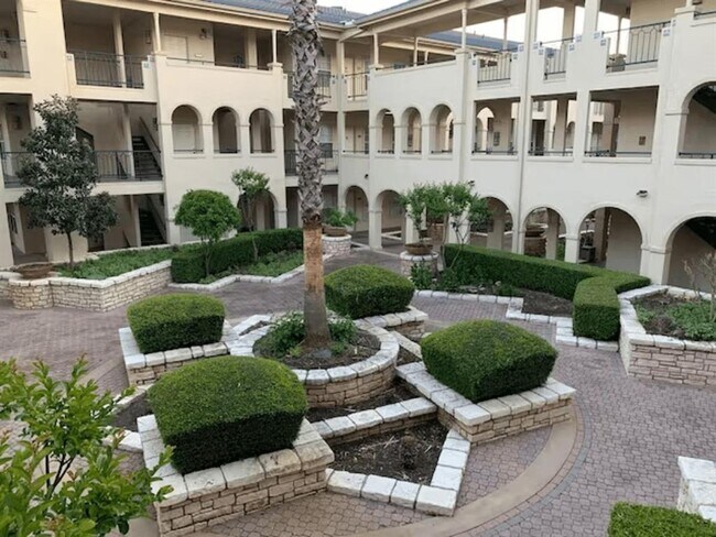 Building Photo - 3404 American Dr
