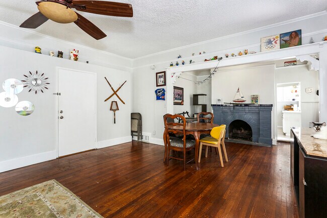 Building Photo - 230 N Bonnie Brae St