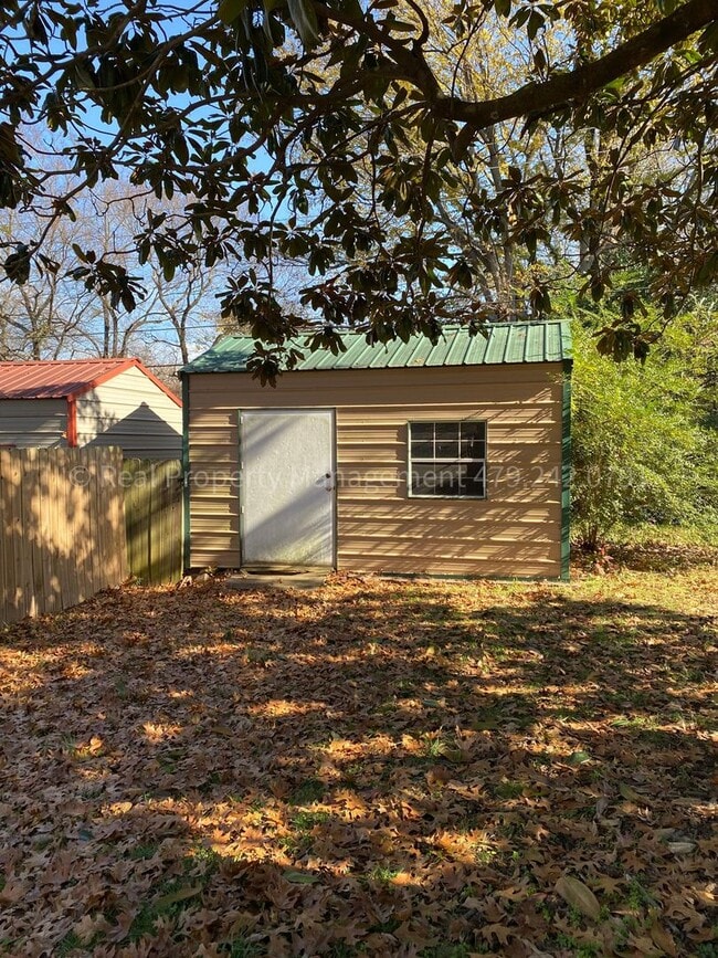 Building Photo - 1901 S 72nd St