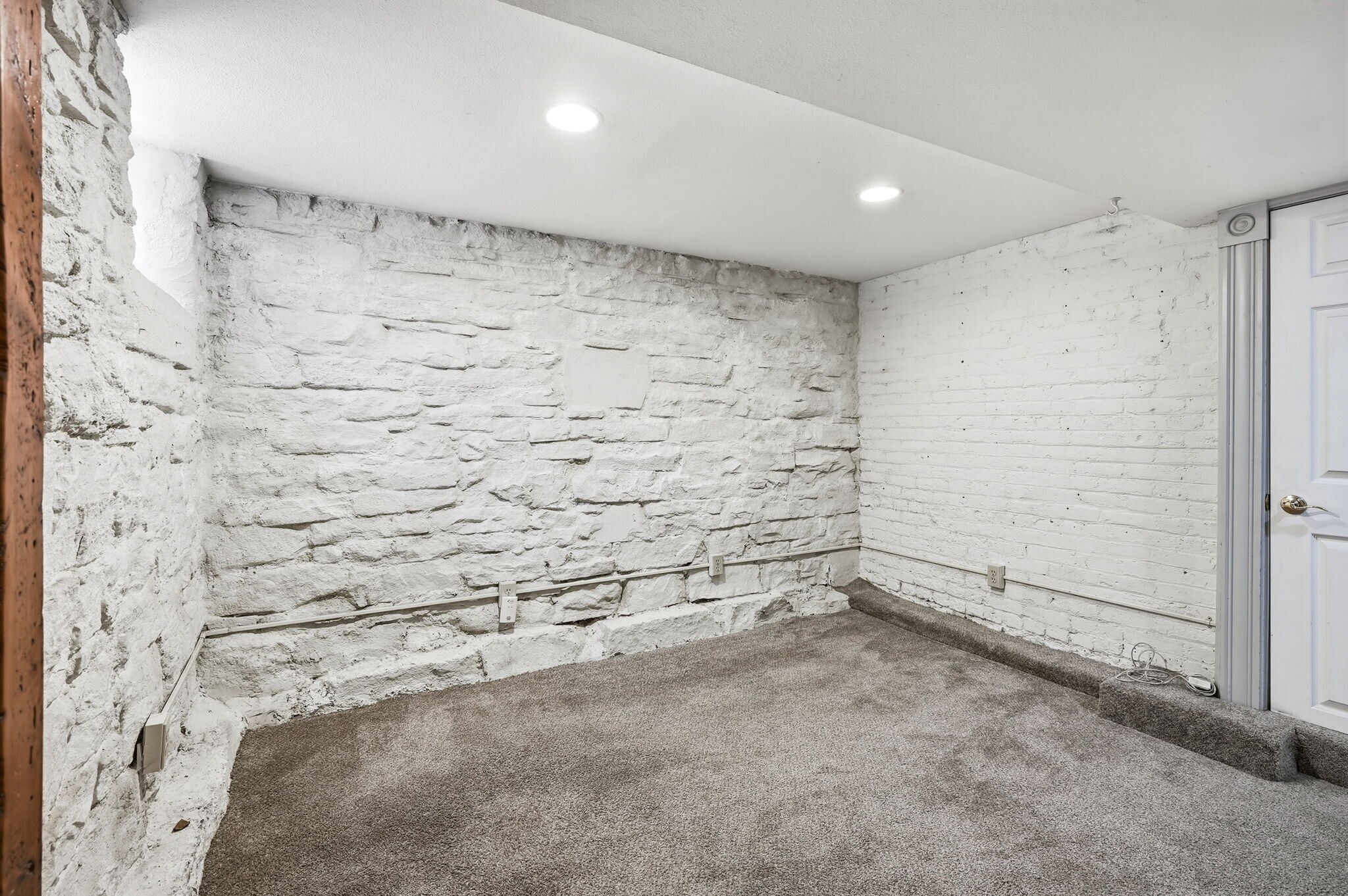 Building Photo - 912 E 20th Ave
