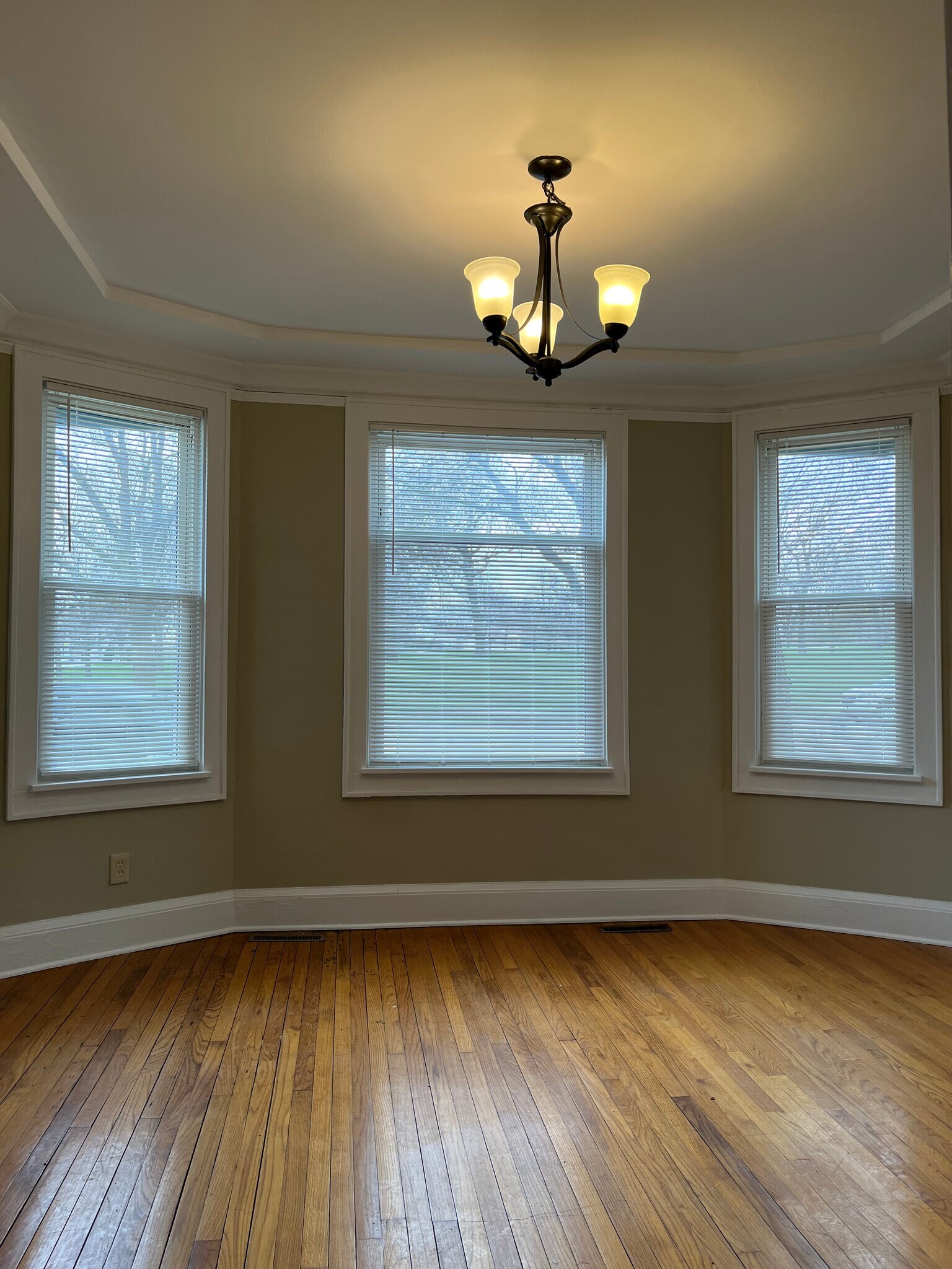 Building Photo - 3100 S Griffin Ave