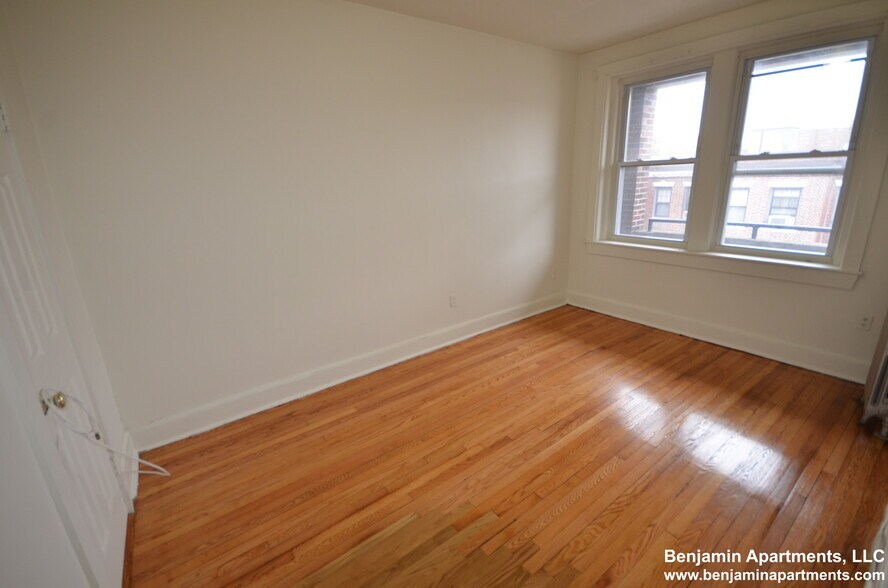 Building Photo - 127 Sutherland Rd