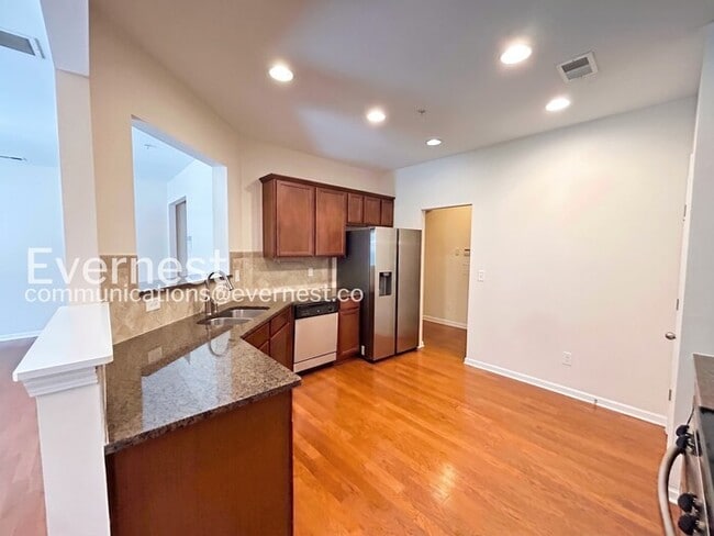 Building Photo - 3 Bed, 2.5 Bath Home with Attached Garage / Available Now!